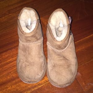 Today’s sale Girl Uggs boots from 30 to $25